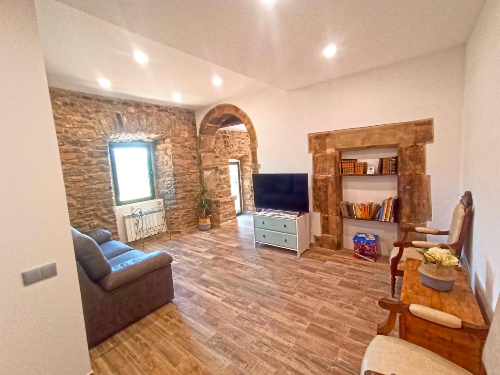 Santa Eulalia de Ríuprimer La Torre Del Vilar מראה חיצוני תמונה