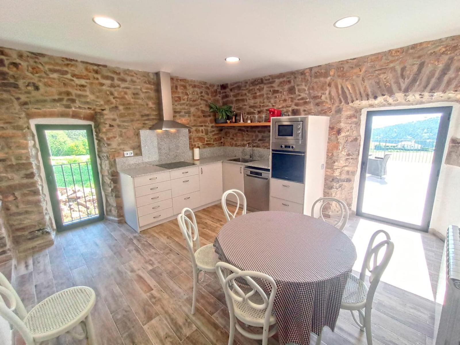 Santa Eulalia de Ríuprimer La Torre Del Vilar מראה חיצוני תמונה