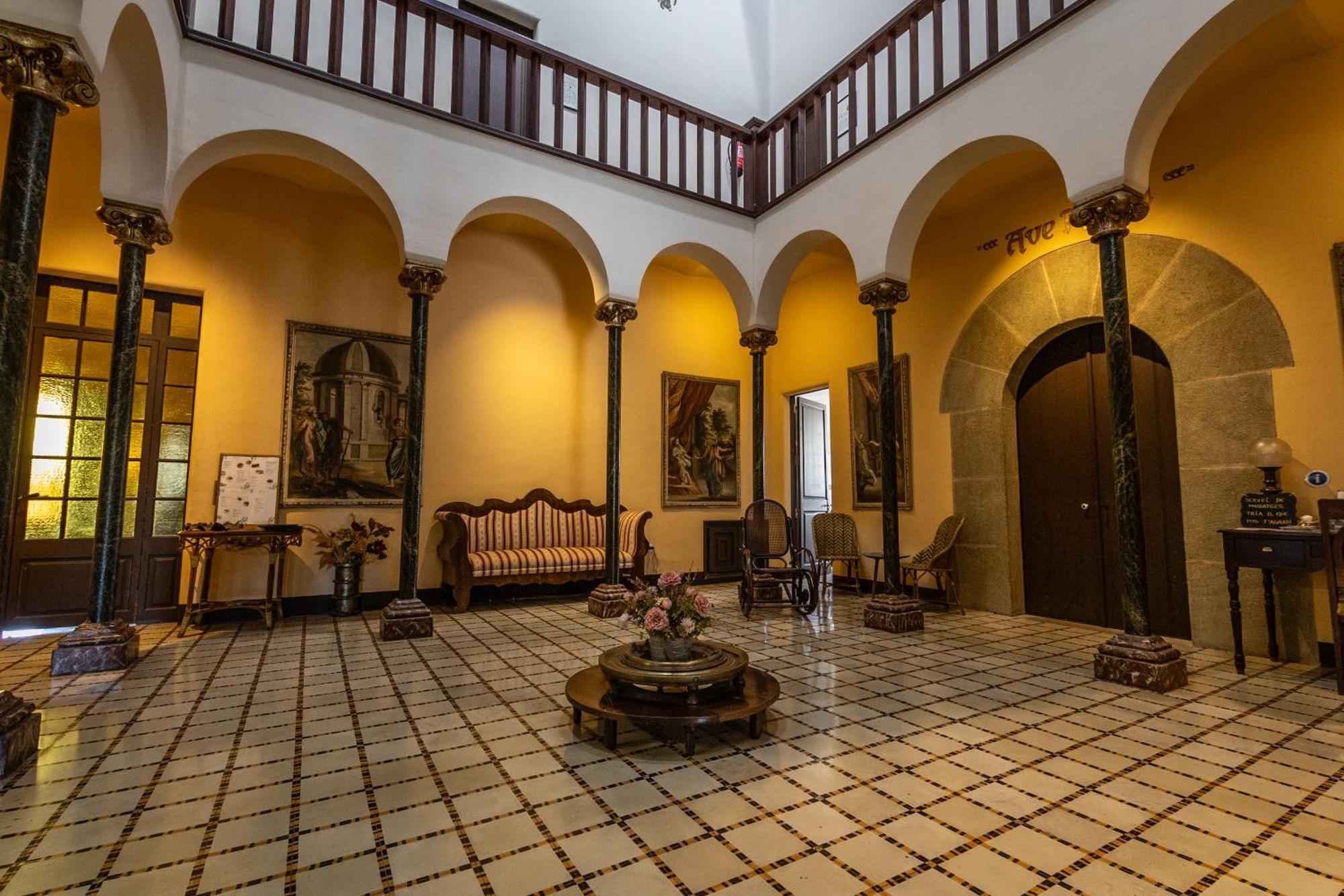 Santa Eulalia de Ríuprimer La Torre Del Vilar מראה חיצוני תמונה