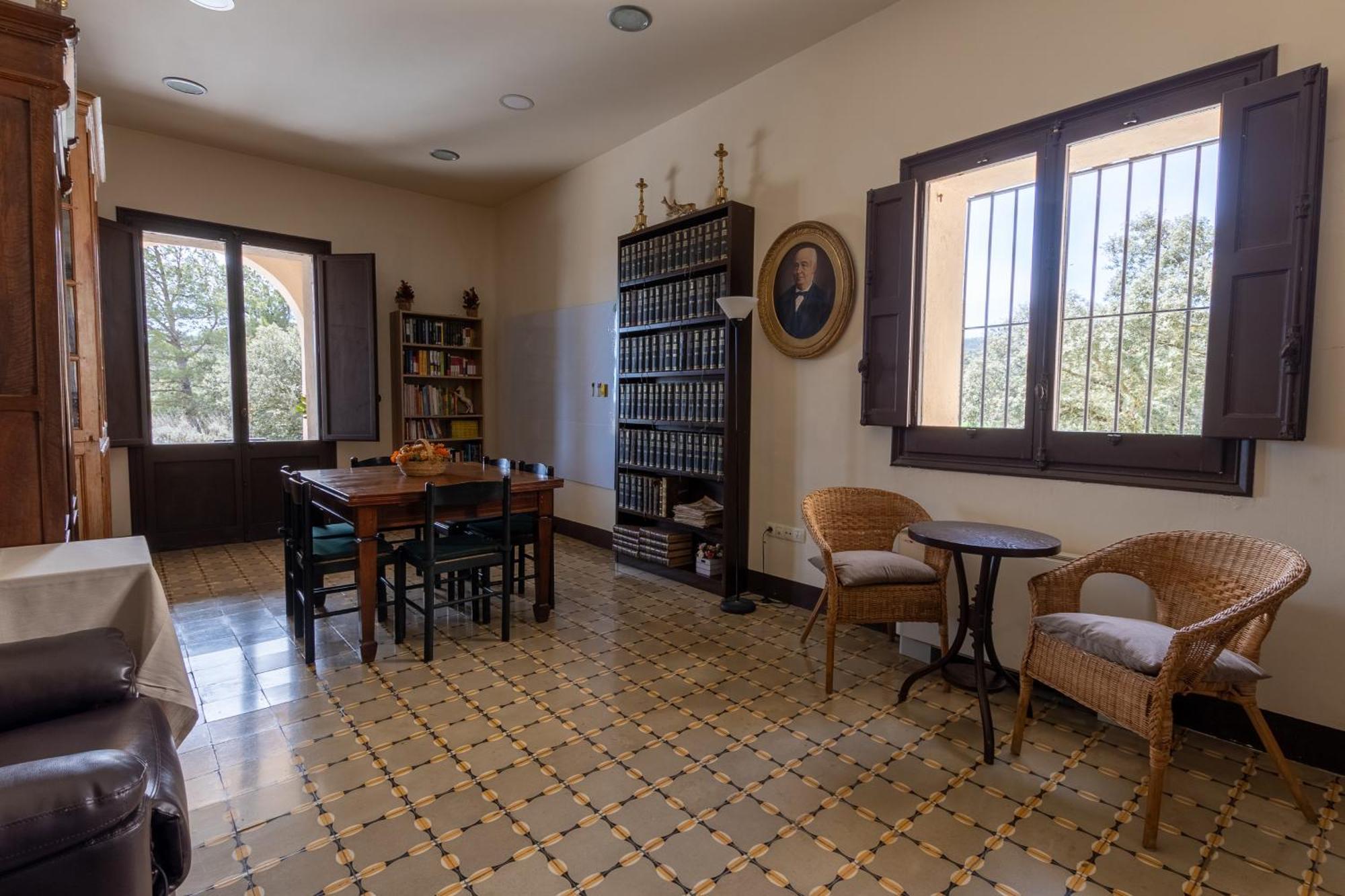 Santa Eulalia de Ríuprimer La Torre Del Vilar מראה חיצוני תמונה